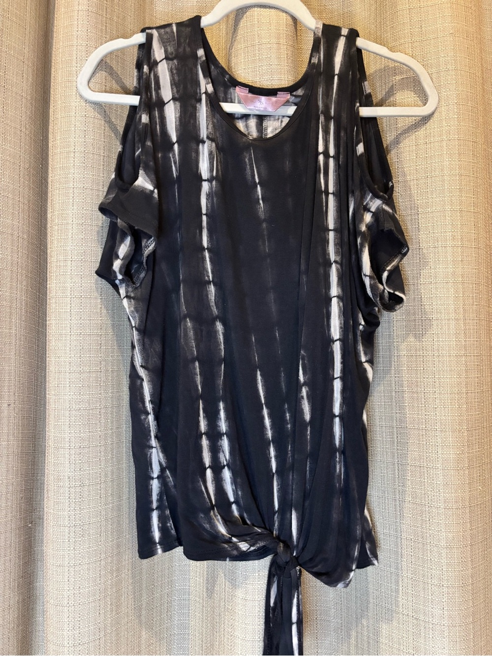 Tie-Front Cold-Shoulder Top in tie-dye Black and White - Picture 3 of 8